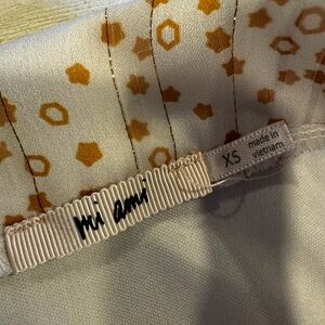 Francesca's Collections Cream and Gold Mini Skirt